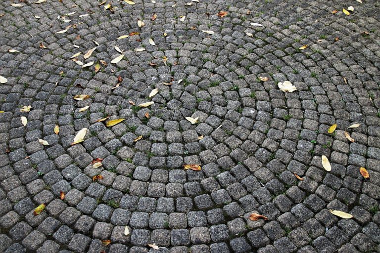 Podjazd do domu — z czego wykonać?